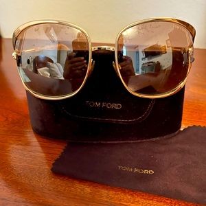 TOM FORD sunglasses! Chic retro frame🔥